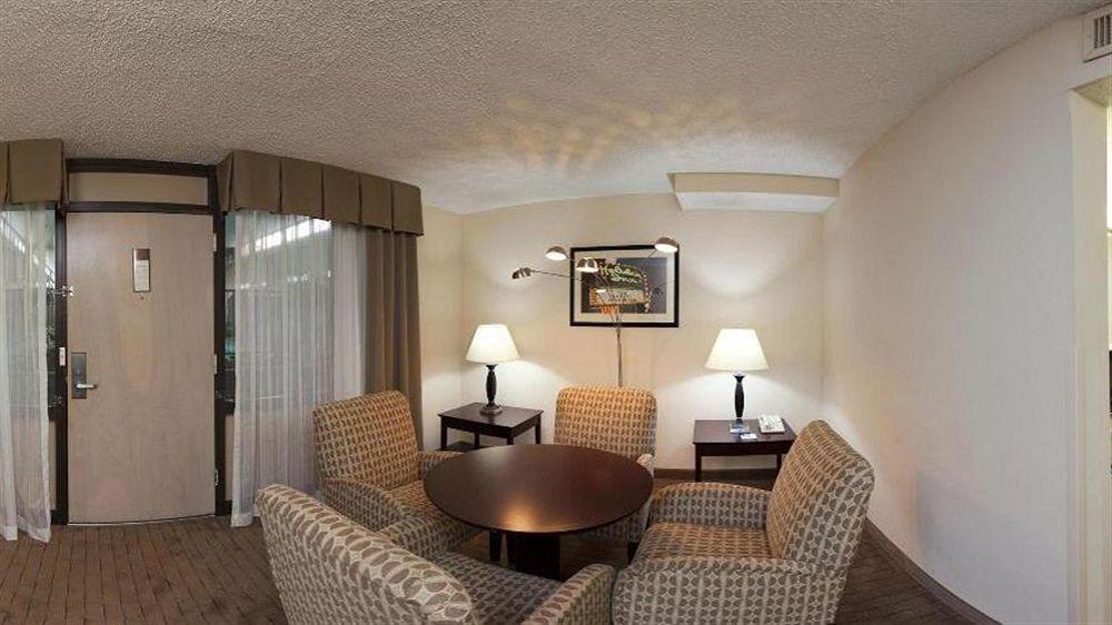 Holiday Inn Express Little Rock-Airport By Ihg Экстерьер фото